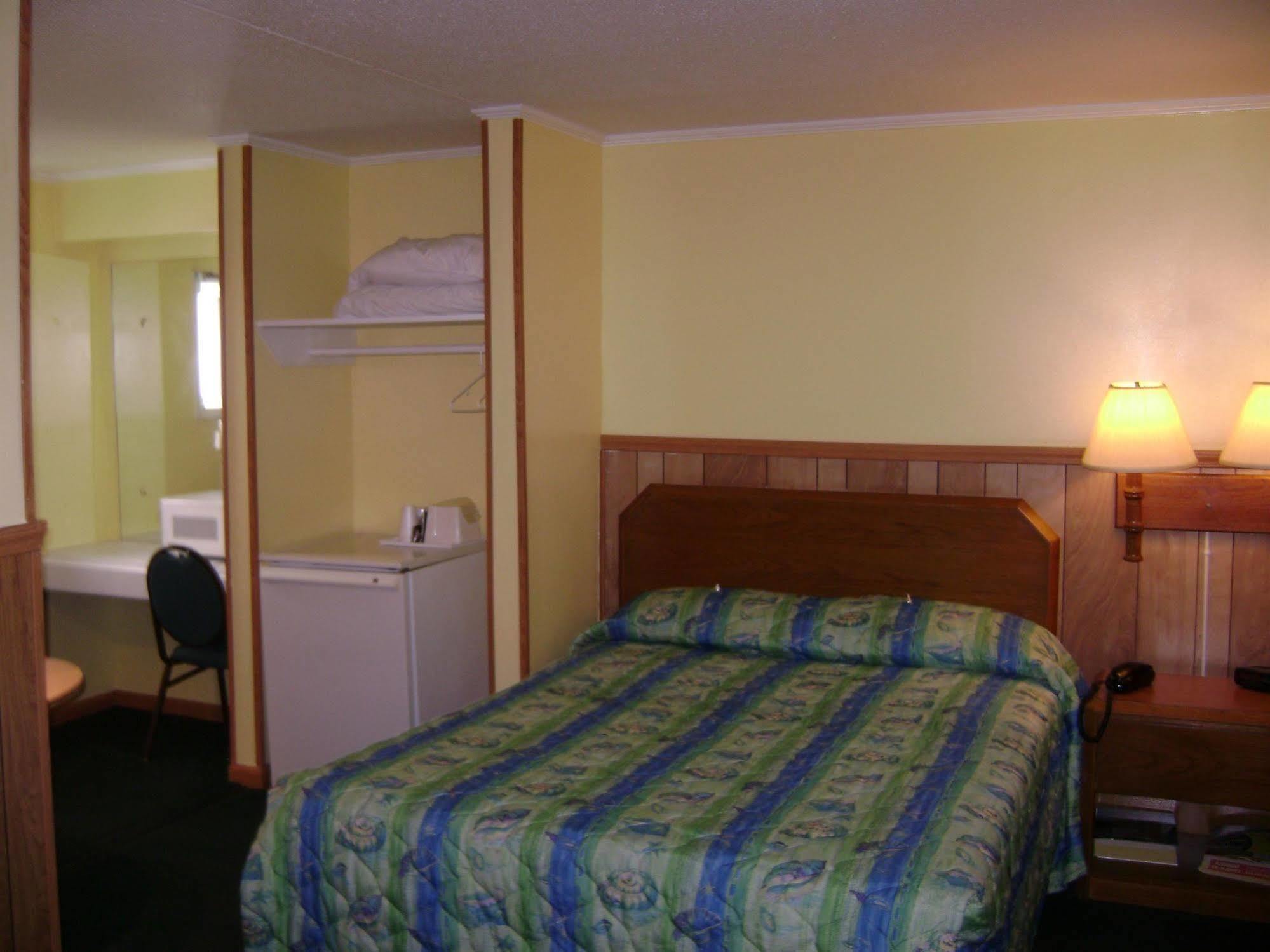 Sea Hawk Oceanfront Motel Миртъл Бийч Екстериор снимка