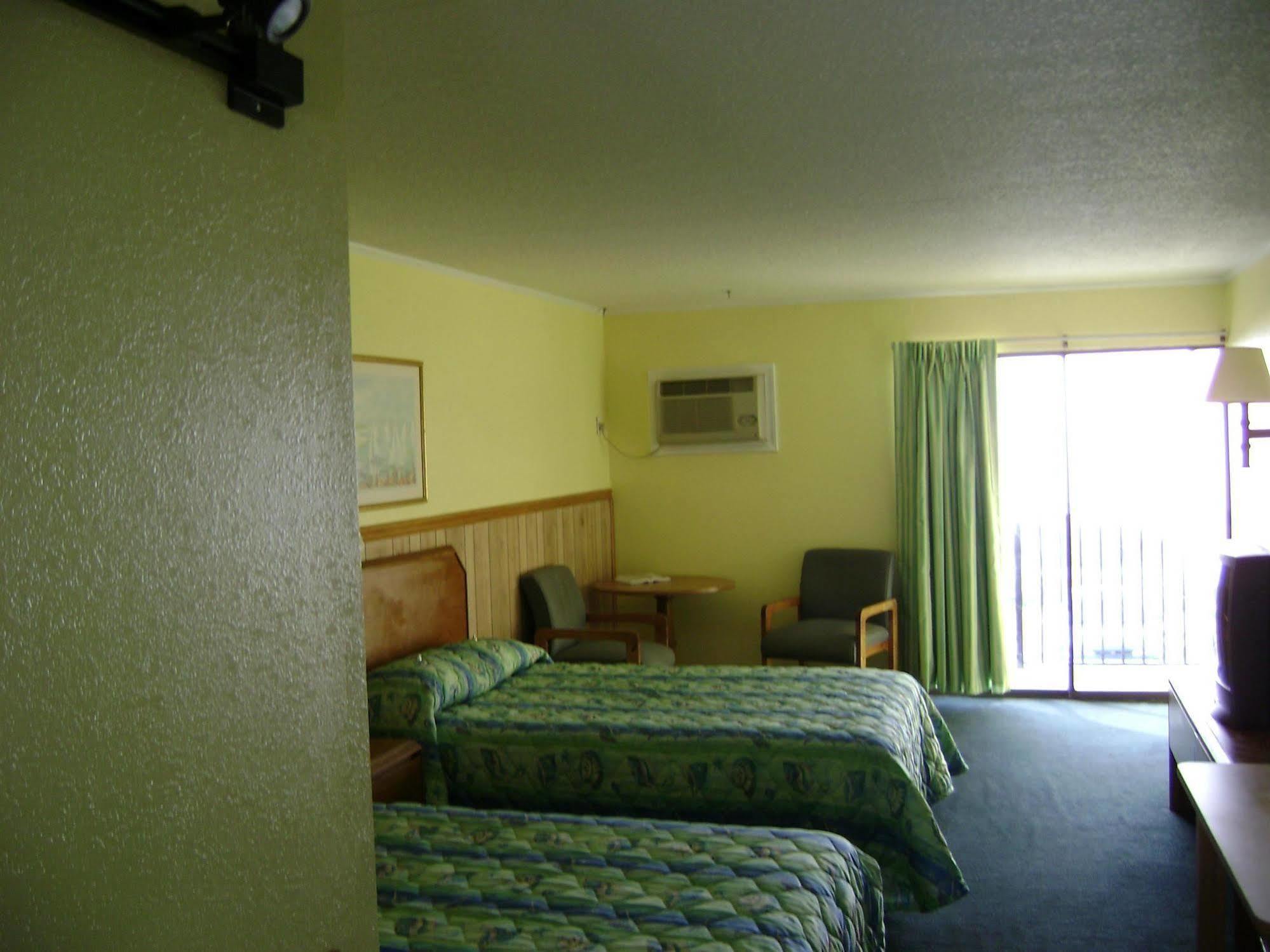 Sea Hawk Oceanfront Motel Миртъл Бийч Екстериор снимка